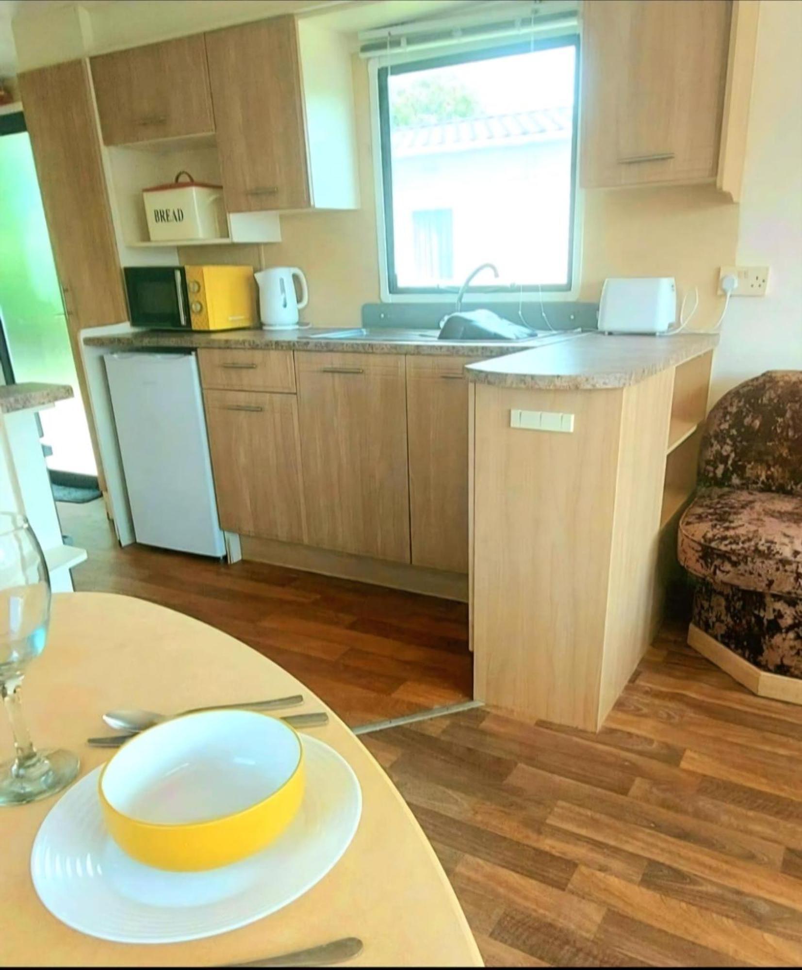 Homely 6 Berth Caravan At Steeple Bay In Essex Ref 36017D Southminster Eksteriør bilde
